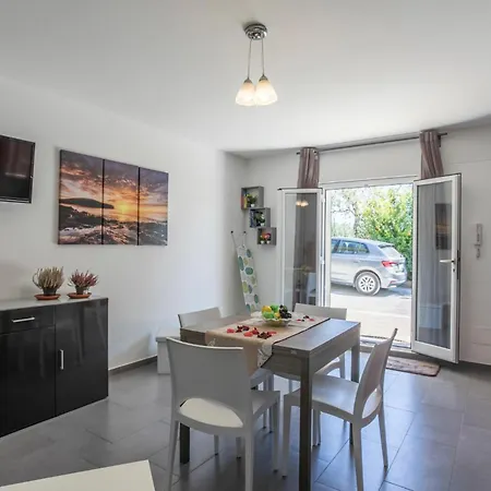 Holiday home Beautiful In With Kitchen *