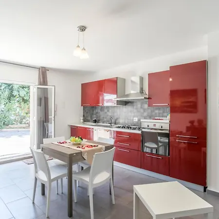 Dom wakacyjny Beautiful In With Kitchen Scicli